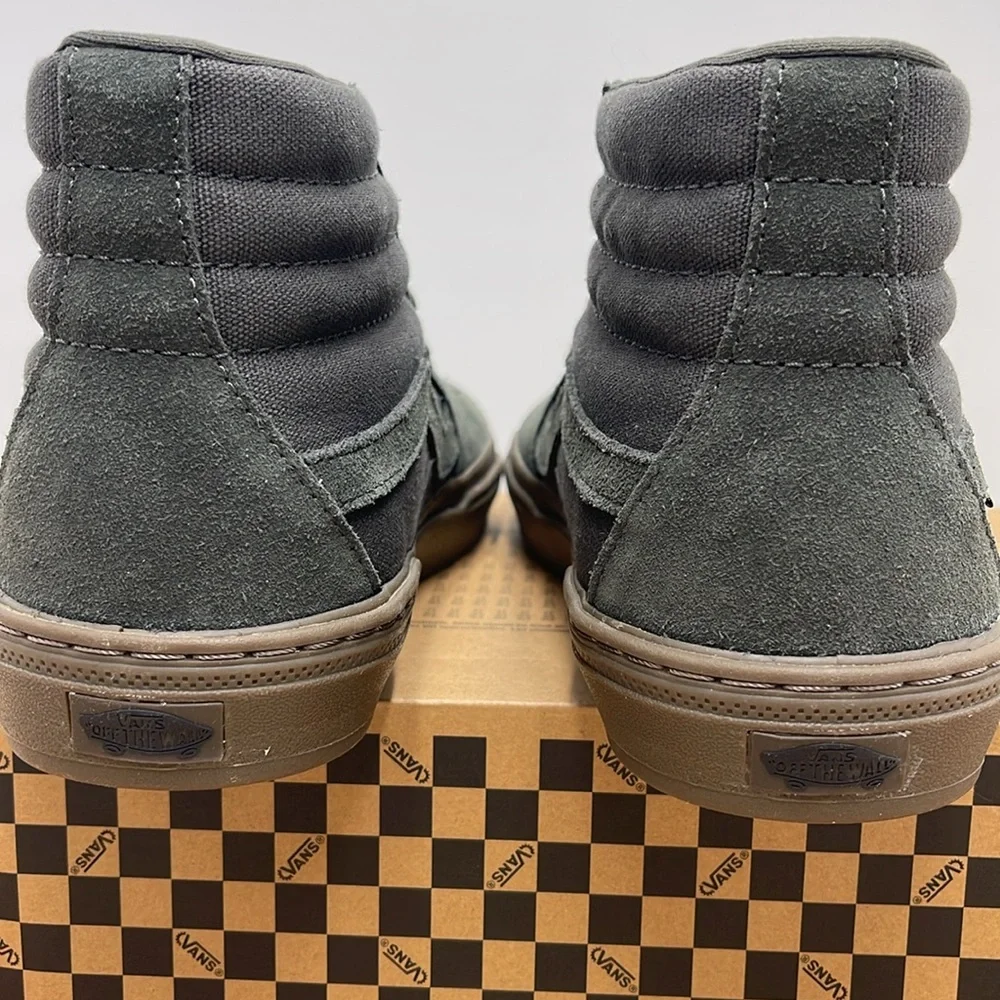 Vans • Men’s Bmx Sk8-Hi Dark Gray/Gum
VN0005V0BFD
Sneakers - Picture 13 of 16